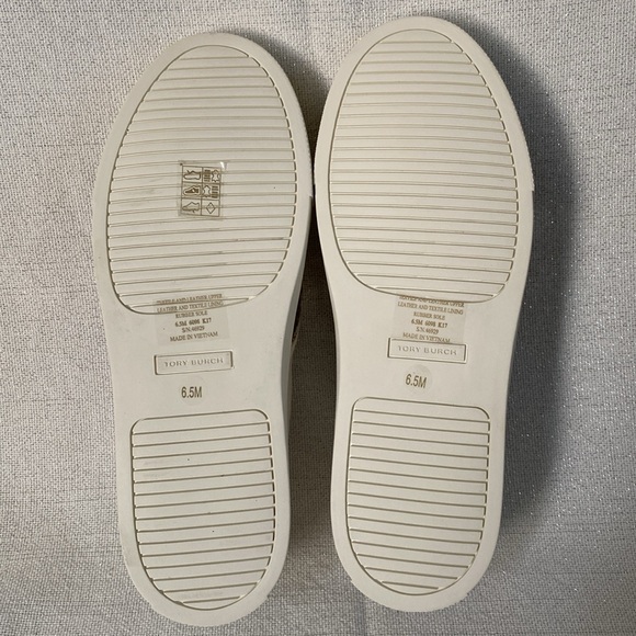 Authentic brand new Tory B sneaker - Picture 2 of 4